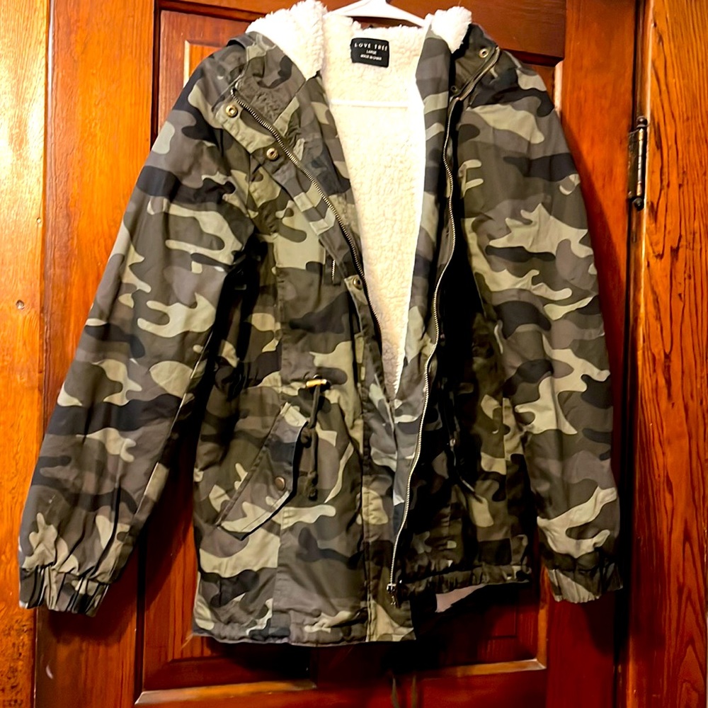 Women’s love tree camo jacket. Large.  Boutique